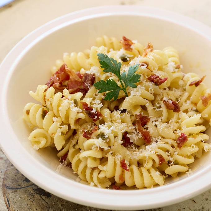 セミドライトマトとケッパーのパスタサラダ